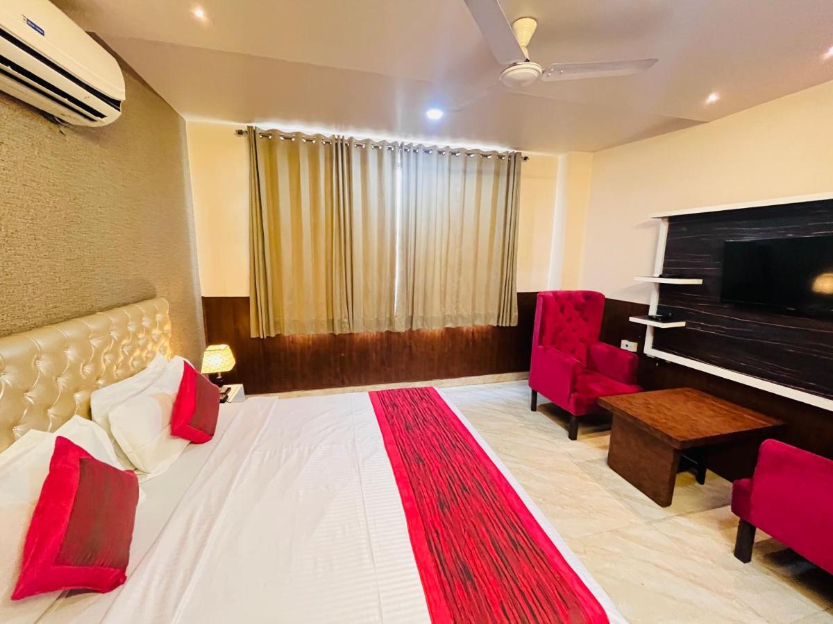 Hotel The Leaf - Gomti Nagar Лакхнау Экстерьер фото